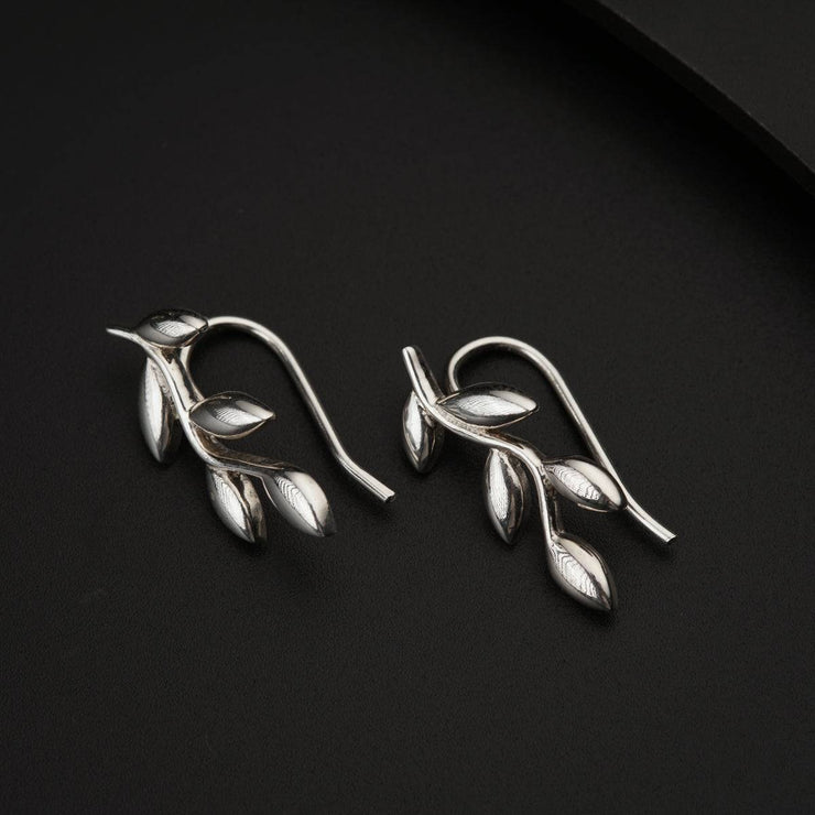 Elegant Silver Leaf Earcuffs for a Stylish Look