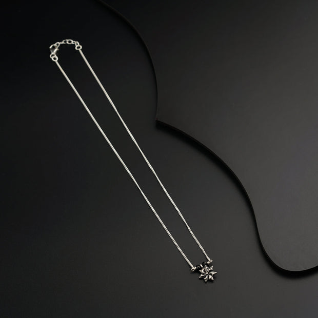 Eleganter Parijat Silberkette Mangalsutra für stilvollen Schutz