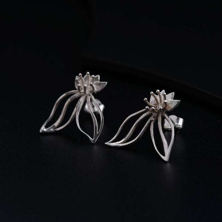 Ohrhänger mit eleganten Saxifraga-Blumenmotiven