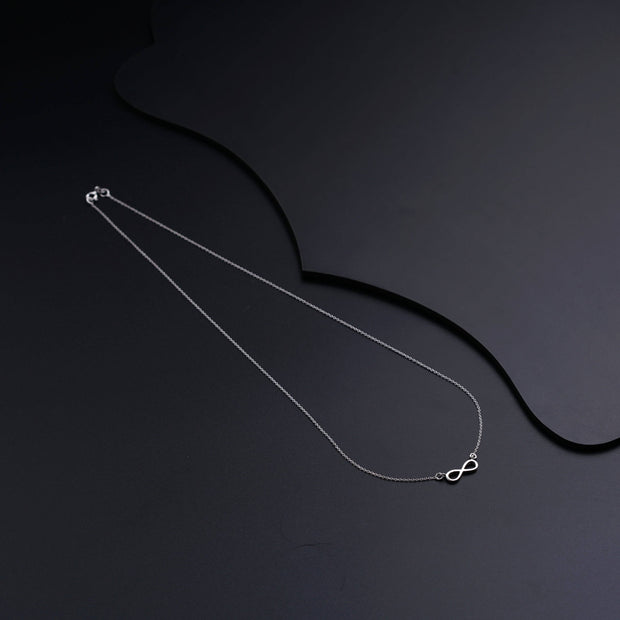 Elegant Silver Necklace Featuring a Stunning Infinity Pendant